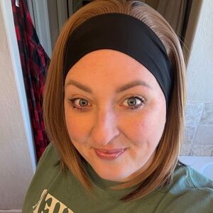 Chelsey Smith Nancy headband wig-Scandi Brunette NWT